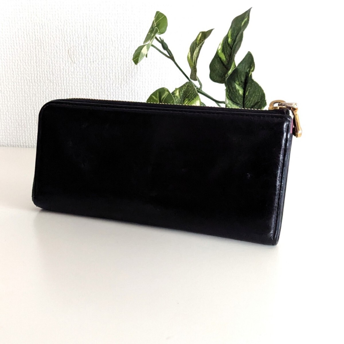  MiuMiu Vintage leather L character fastener long wallet Zippy wallet black black pink Prada PRADA lady's men's 