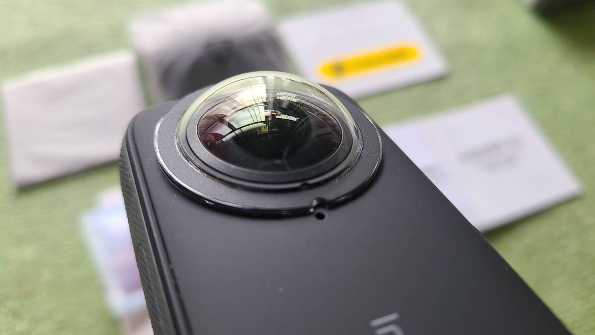 INSTA360 X3 360度カメラ　 使用時間少ない美品です　　動作確認済　　本体、付属品とレンズガード　　_画像5
