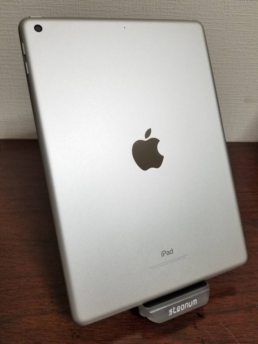 620 未使用に近い・超美品 iPad 2018 第6世代, 9.7 A10◆32GB Silver バッテリー99% 充電14回 MR7G2 J/A A1893 Apple タブレットの画像5