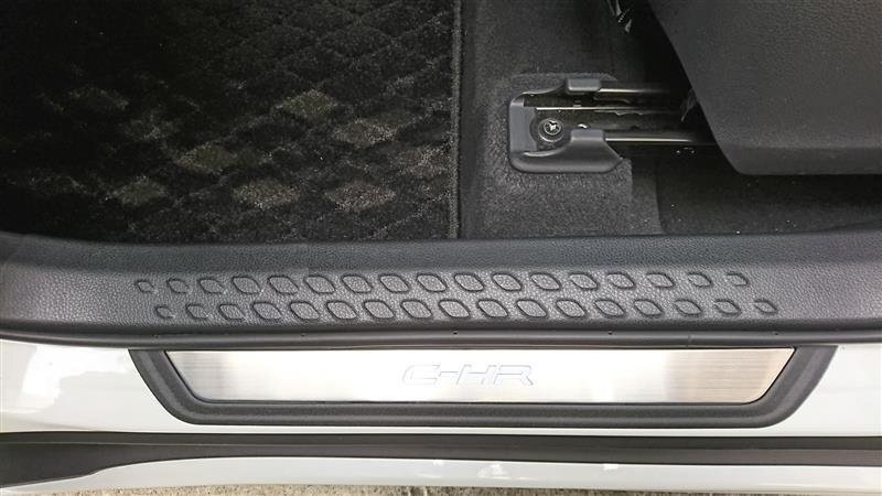 トヨタ C-HR ドア スカッフプレート ステップガード 4PCSセットの画像4