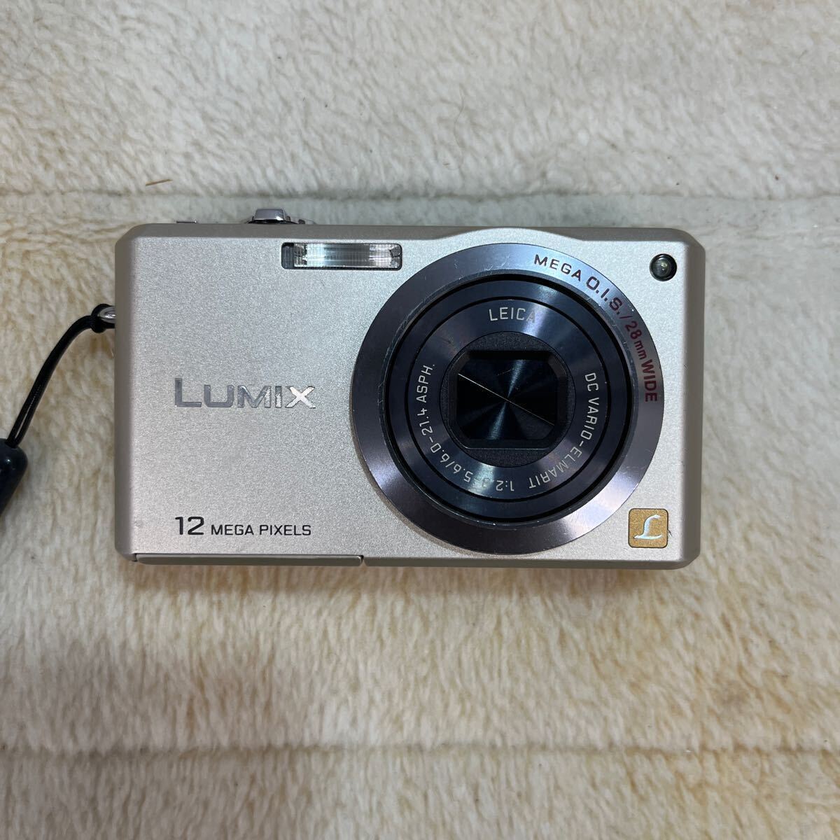 【送料込】動作確認済み Panasonic パナソニック デジタルカメラ デジカメ LUMIXル ミックスDMC-FX100 バッテリーチャージャー付き_画像1