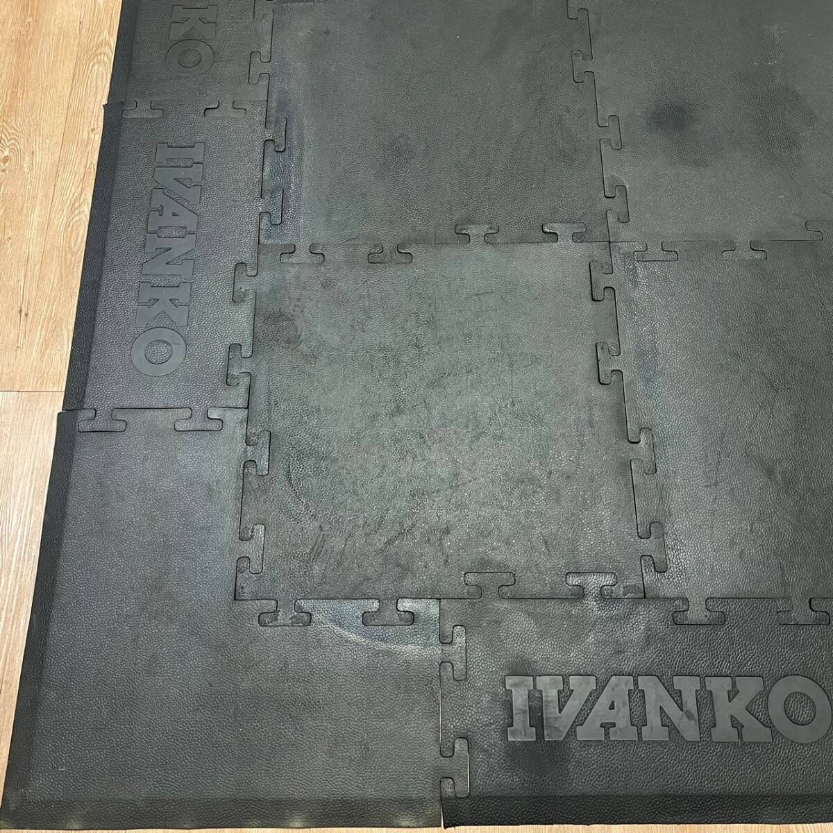 ④ IVANKO/イヴァンコ ラバーマット 16枚セット 約183x244cm インターロック式 筋トレ トレーニング 下敷き ジム フィットネス 店舗 業務用の画像6