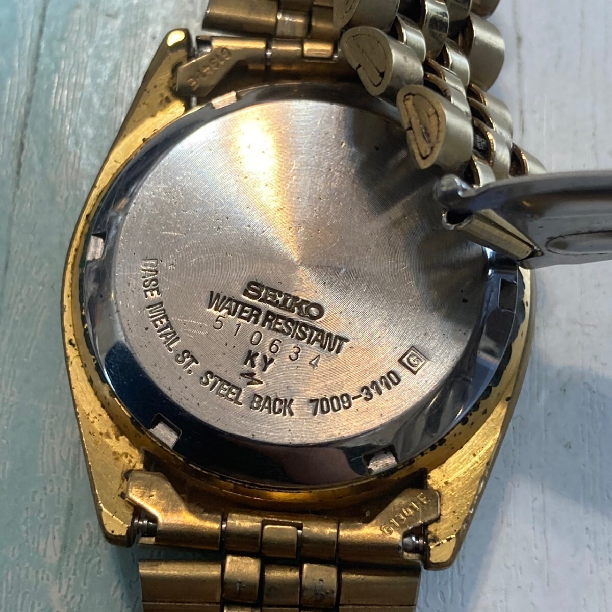 ◆稼働品◆人気◆ SEIKO/セイコー 5ファイブ 7009-3110 ゴールド文字盤 ゴールドカラー 自動巻き SS メンズ腕時計