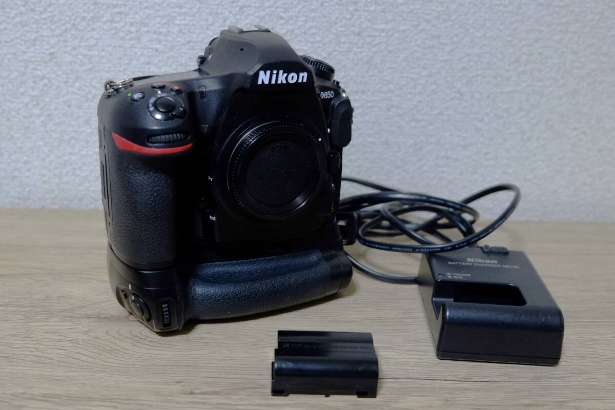 NIKON D850 (落下)ジャンク品_画像1