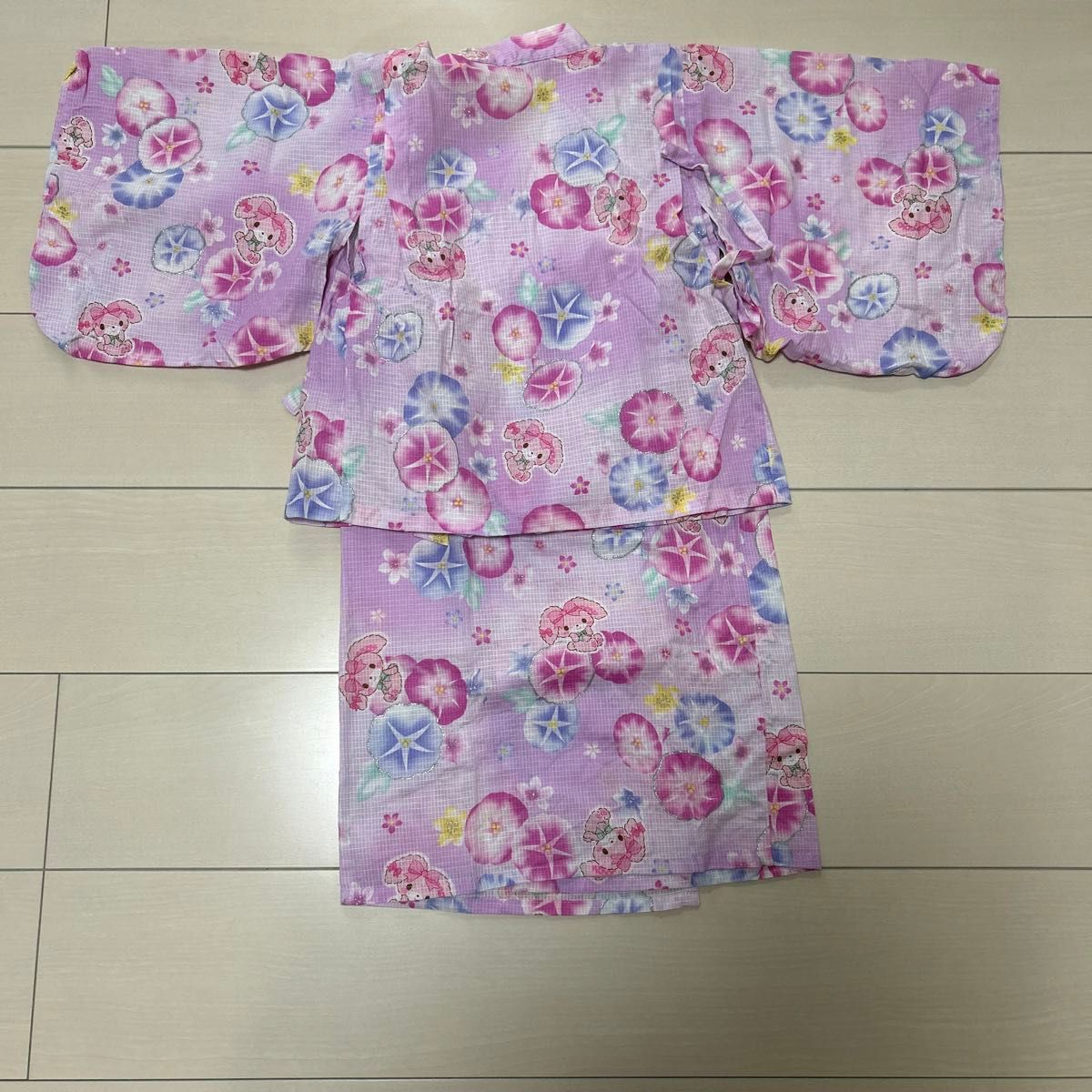 ・帯付き女の子用浴衣(110）・サンリオ・ボンボンリボン・ワンピースタイプ・花柄　・紫　※一度着用。　※収納によるシワあり。