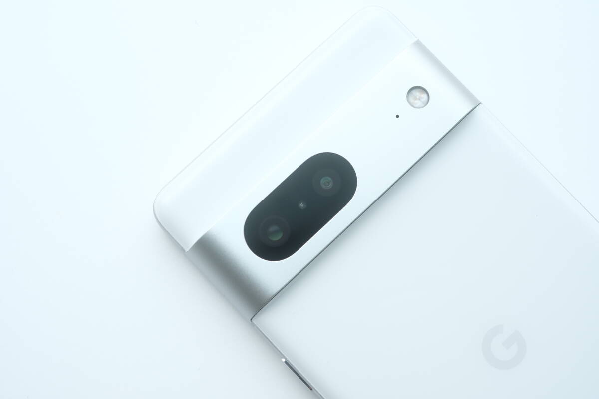 【極美品】Google Pixel7 128GB Snow【SoftBank版SIMフリー】 グーグル ピクセル７ ケース2つ付き アンドロイド 本体 ベルロイケースの画像9