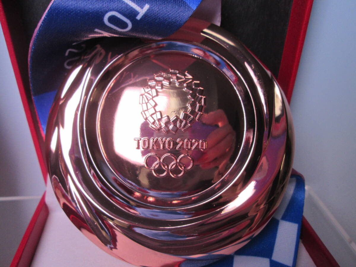 ☆2020年 TOKYO 東京オリンピック 金銀銅 メダル 記念レプリカ 3点セット 900g ケース付の画像6