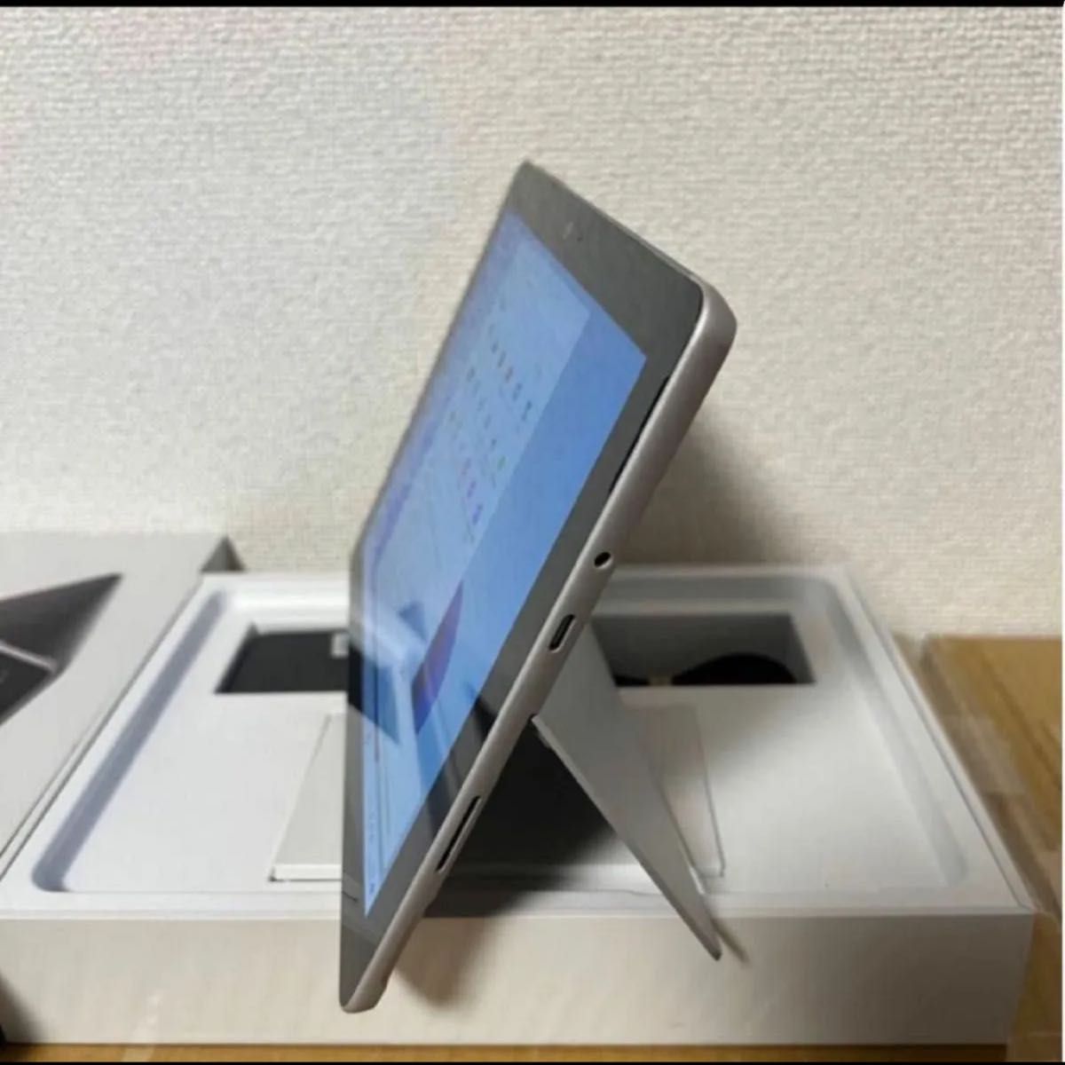 Microsoft Surface Go / Model:1824 CPU: Pentium 4415Y/ メモリー8GB