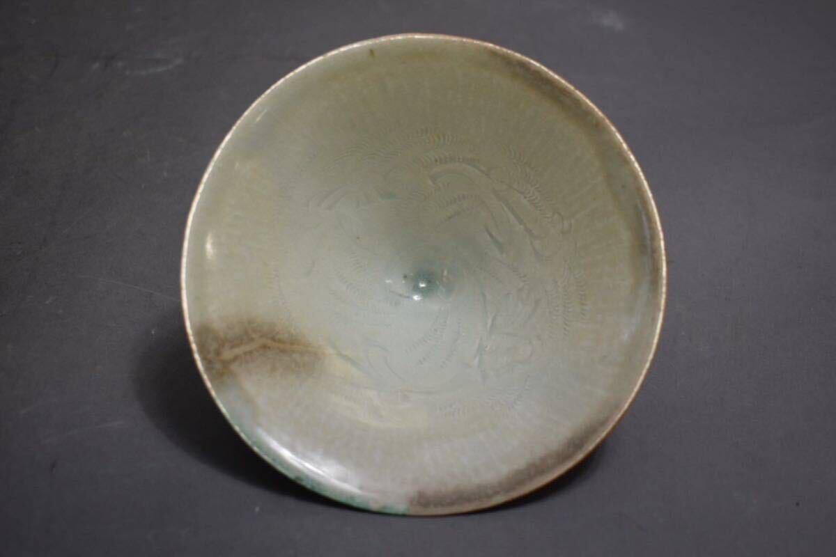【英】A1046 時代 青白磁陰刻紋茶碗 中国美術 朝鮮 茶道具 茶器 白瓷 骨董品 美術品 古美術 時代品 古玩_画像5
