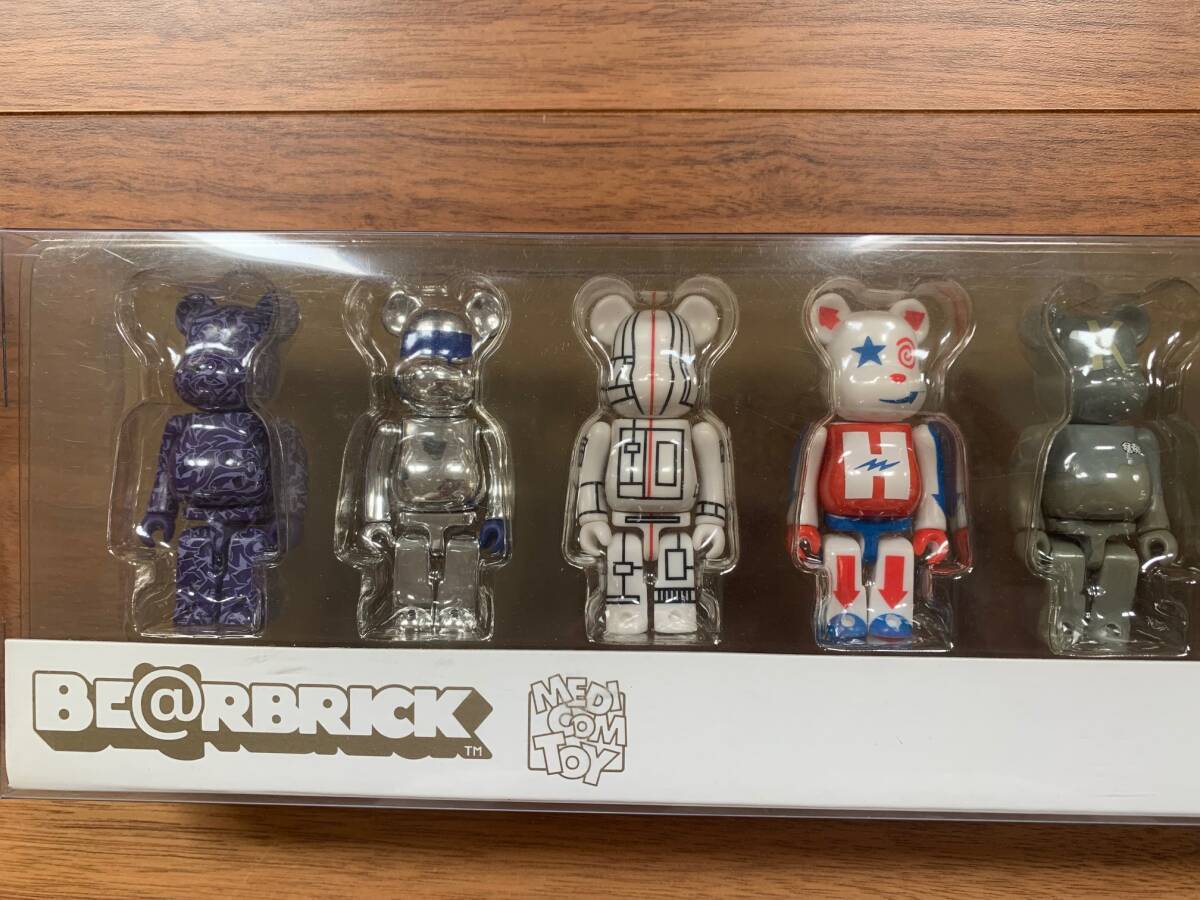 【美品】ベアブリック MEDICOM TOY BE@RBRICK WORLD WIDE TOUR 大阪 10体セット Bearbrick メディコム KAWS FUTURA Eric Haze UNKLE KOZIK