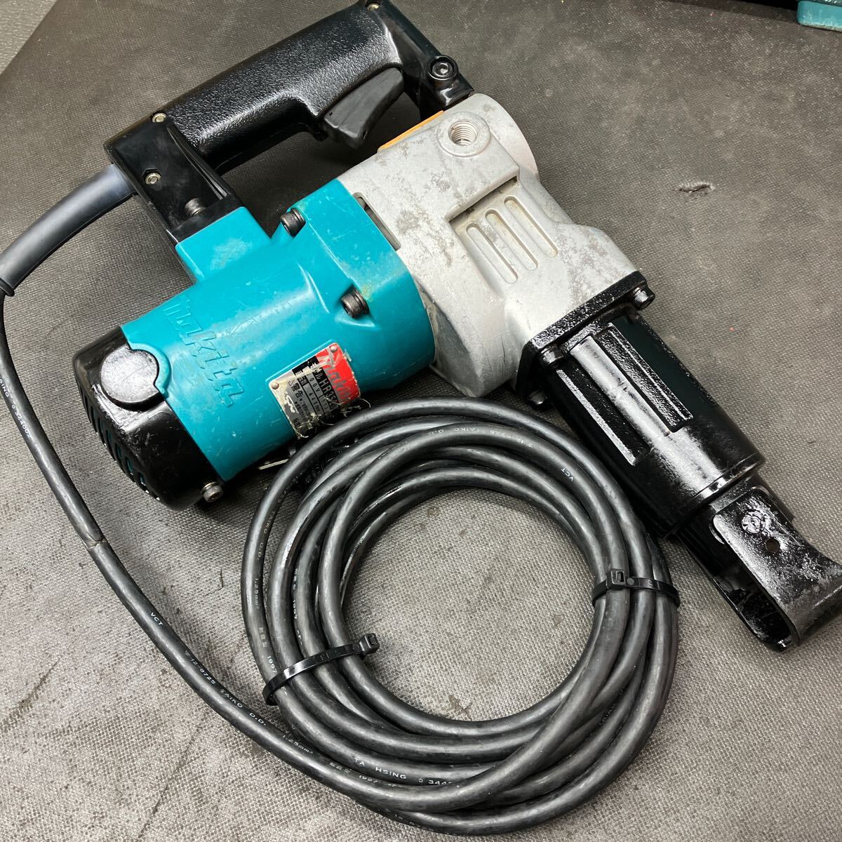 動作良好 makita 100V 35mmハンマドリル HR3520 の画像3