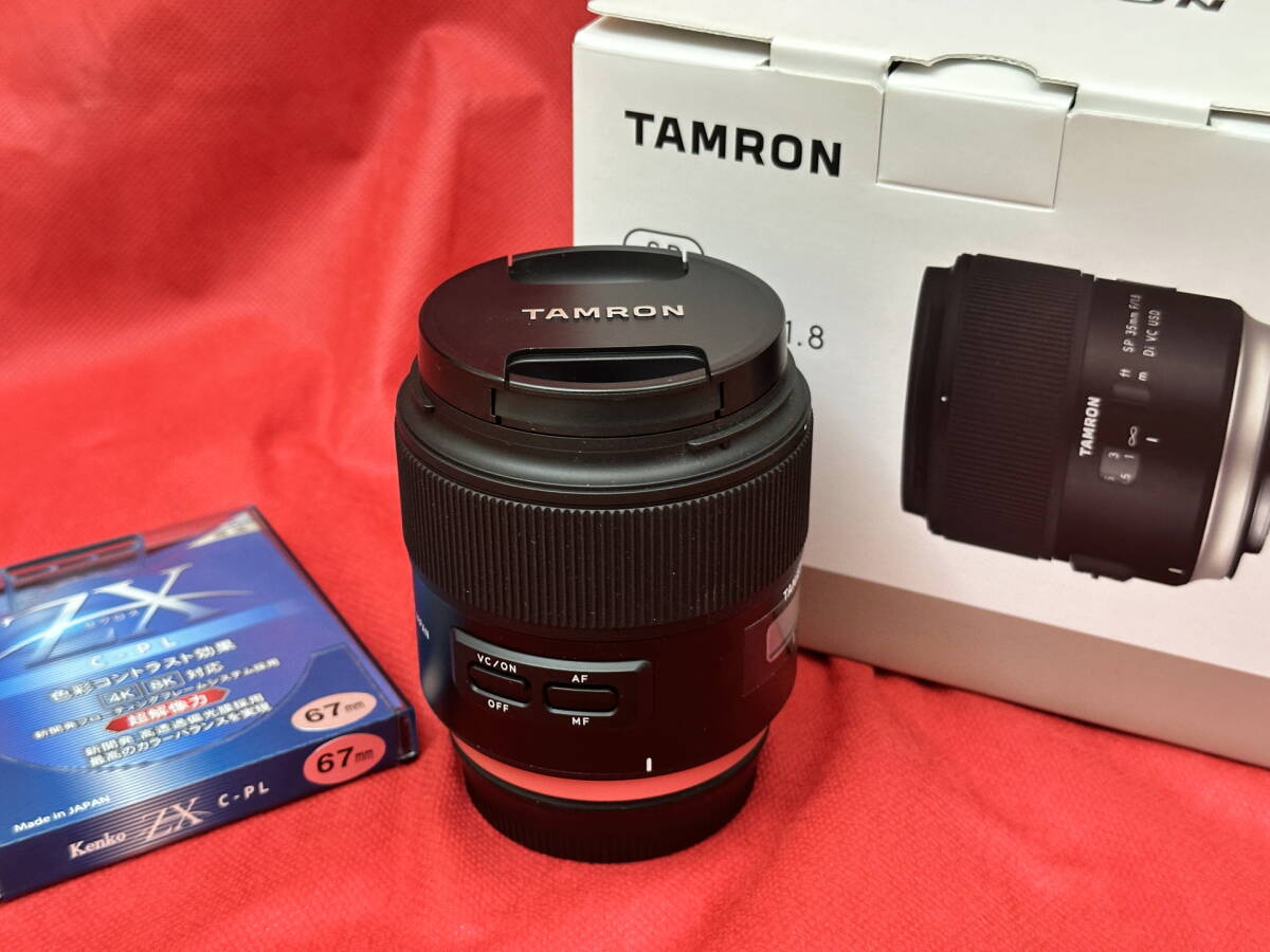 【中古美品】TAMRON タムロン SP 35mm F/1.8 Di VC USD キヤノンEFマウント 偏光フィルタつき _画像4