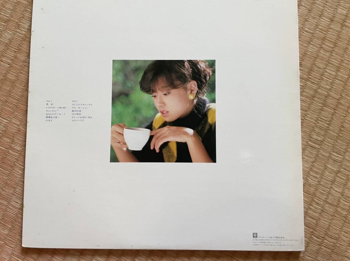 中森明菜　レコード　BEST AKINA メモワール　L-12590 ワーナー　カラーポートレート2枚付_画像2
