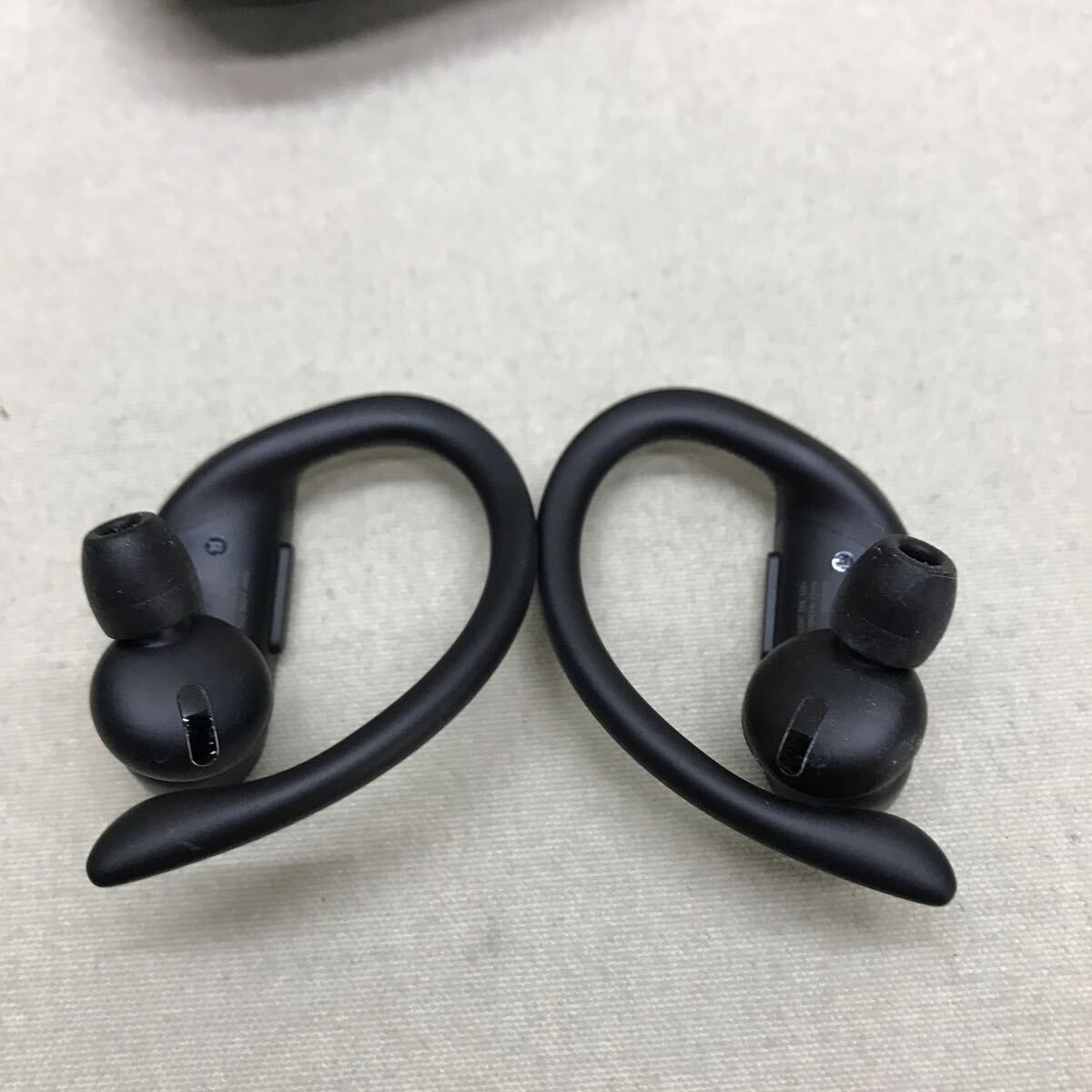 【3S11-086】送料無料 ジャンク Apple Inc. POWERBEATS PRO ブラック MV6Y2PA/A_画像6