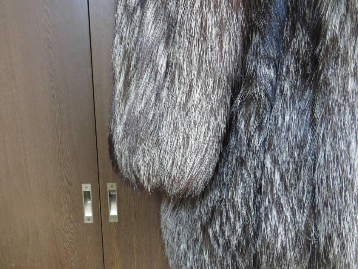 【ＳＡＧＡ　ＦＯＸ】金サガ　最高級ＦＯＸ毛皮　シルバー系　ショートコート　11号　_画像3
