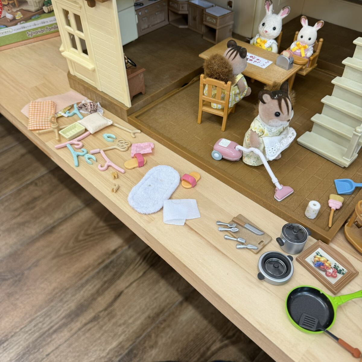 シルバニアファミリー あかりの灯る大きなお家 おとまりファミリーコテージ ギフトセット 小物 人形 まとめエポック社 おもちゃ の画像7