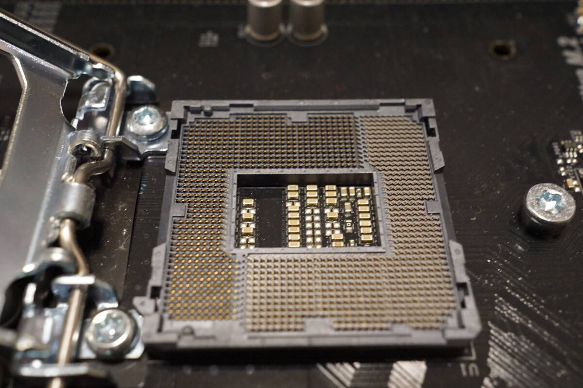 【動作確認済】ASRock Z370M Pro4 LGA1151(Intel第8世代/第9世代) マイクロATX マザーボード IOパネル、ドライバディスク付属【1円出品】_画像5
