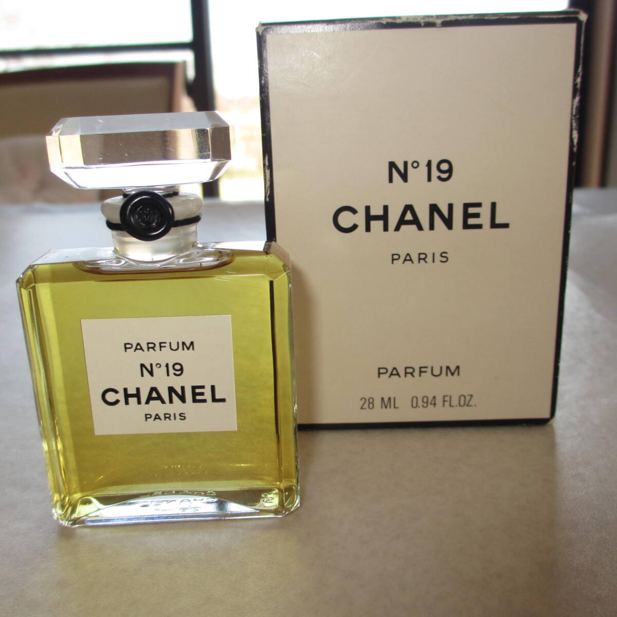  1 / 12 未使用・シャネル NO19 ・PARFUM ・正規品・28・香水・レィーデー・婦人・ビューティー、ヘルスケア _画像1