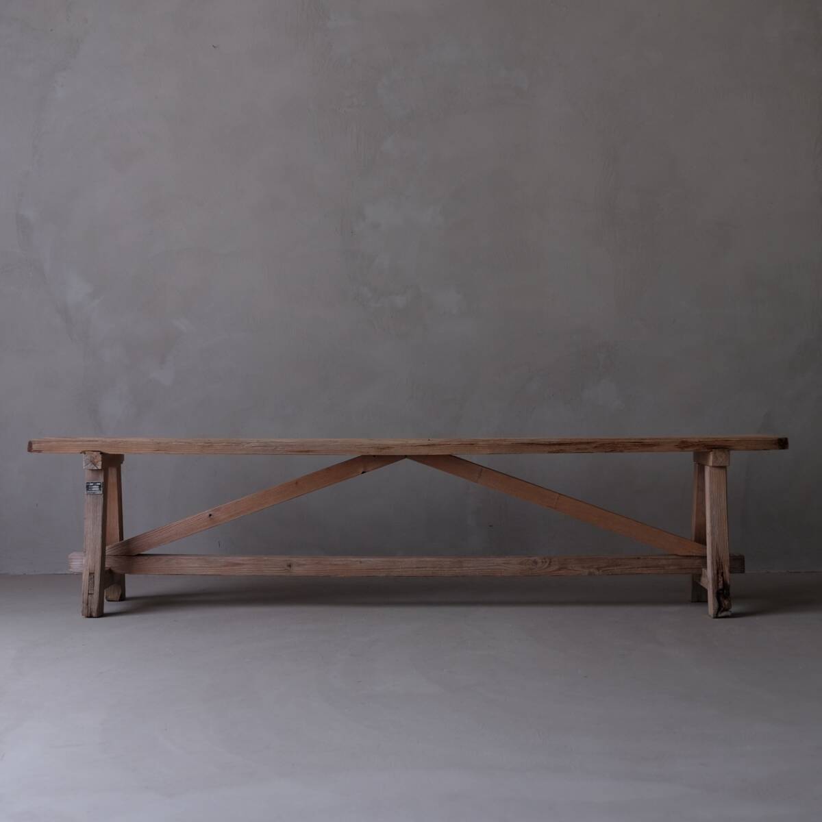 02985 松材 古いベンチ / 長椅子 チェア 展示台 古家具 アンティーク 昭和レトロの画像2