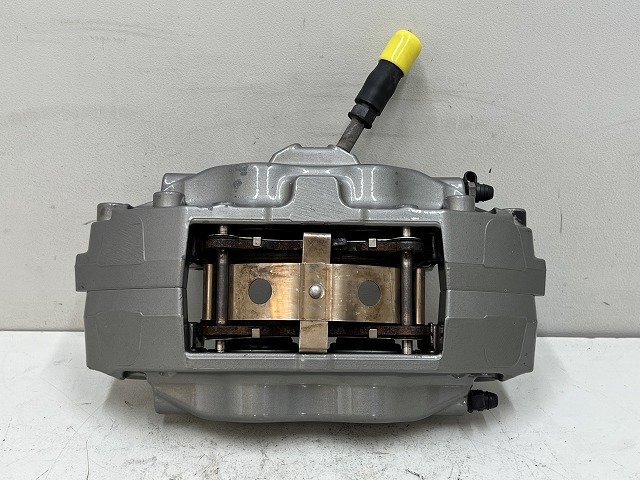 ** Volvo V70R SB 05 year SB5254AW left front disk caliper ( stock No:A37702) (6999)