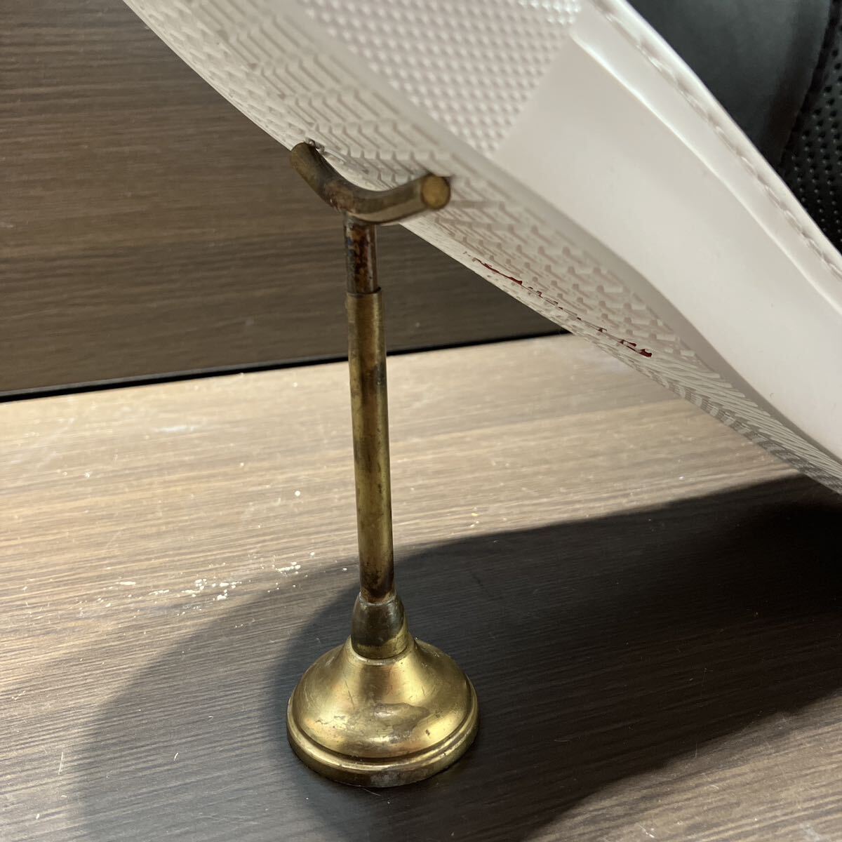 真鍮製 SIEGEL PARISヴィンテージ 高級感溢れる卓上シューズスタンド フランス製 店舗ディスプレイ アンティーク靴置 シーゲル_画像9