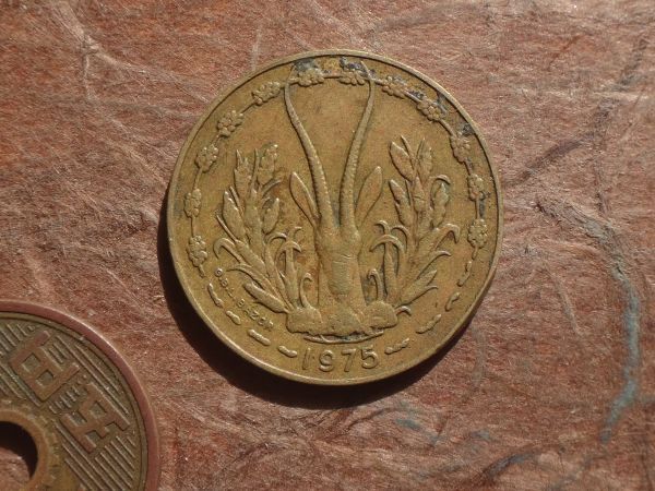 西アフリカ　10Francs　アルミ青銅　1975年　KM#1a　(23.5mm, 3.9g)_画像2