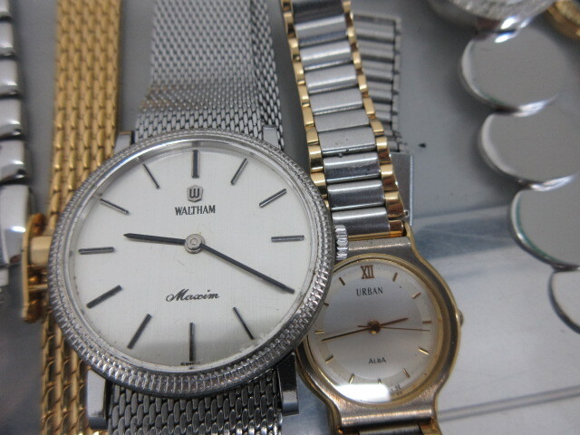 ☆時計多数おまとめ出品☆ SEIKO・CASIO・GIVENCY・バーバリー・WALTHAM・GUESSなど 動作品有 現状出品 保証なし ＃34858-2～の画像4