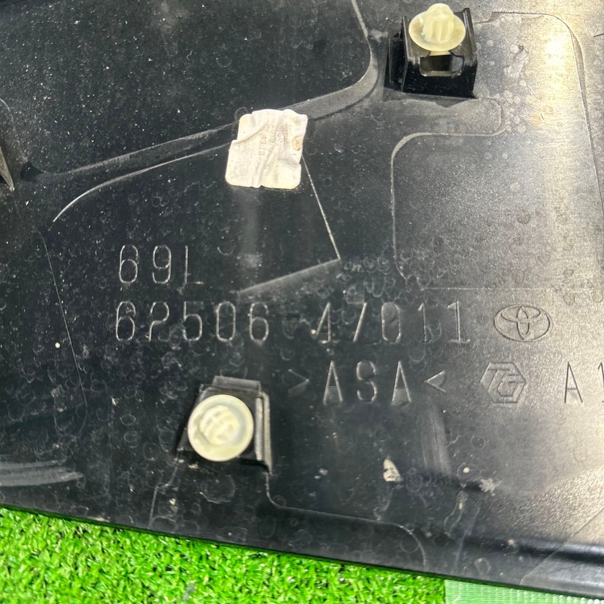 プリウス50 後期 ZVW51 クォーターピラーカバー 美品 管理番号 プリウス50 後期 ZVW51 クォーターピラーカバー 美品 管理番号
