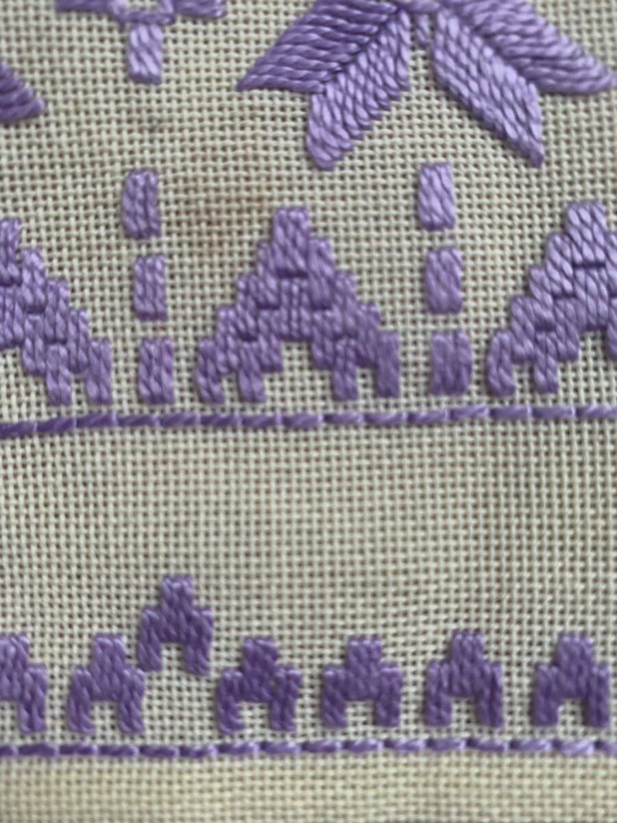 北欧雑貨!スウェーデン、ヴィンテージ、ハンドメイド刺繍ドイリー 、北欧伝統刺繍　#42 紫糸の刺繍　テーブルランナー　手刺繍_画像8
