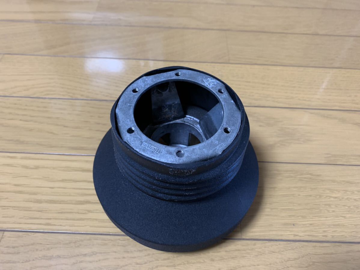 momoステアリングボス アルファロメオ147.159.ミト.ジュリエッタ OMP ステアリングボス ALFA147/GT/ジュリエッタ/Mito FIAT PUNTO