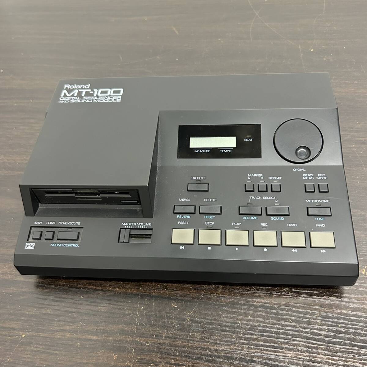 JA020613(044)-621/SY8000【名古屋】Roland ローランド MT-100 DIGITAL SEQUENCER AND SOUND MODULE デジタルシーケンサー の画像1