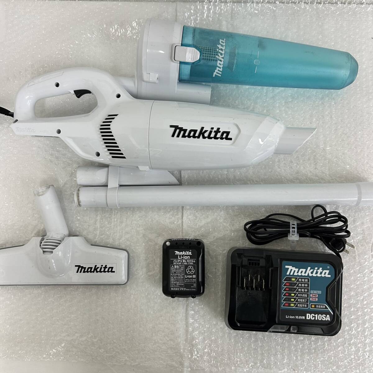 JA015991(051)-611/OY3000【名古屋】makita マキタ CL106FD 充電式クリーナー コードレスクリーナー 掃除機の画像1