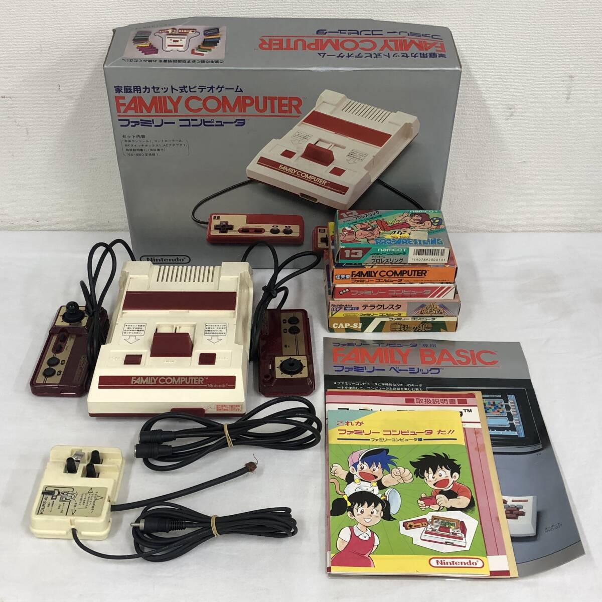 LA039305(052)-304/OY0【名古屋】Nintendo ニンテンドー FAMILY COMPUTER ファミリーコンピュータ HVC-001 ゲーム機 / ソフト 5点の画像1