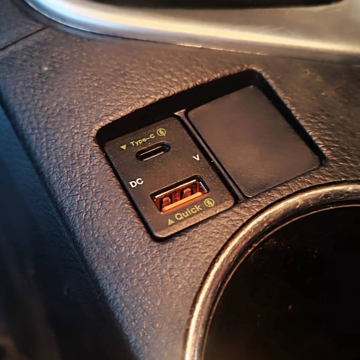 トヨタ Aタイプ ダイハツ スズキ スイッチホール USB充電器 急速充電 QC3.0 TypeC PD アルファード ノア タント ジムニー シエラ ハスラーの画像4