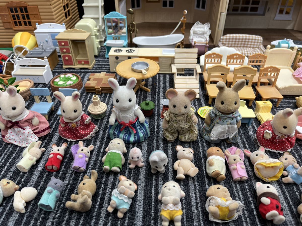 エポック社 シルバニアファミリー 大量 まとめ 家 人形 家具 小物 おもちゃ 玩具 女の子 ごっこ遊び 箱入りあり K-0401-03の画像3