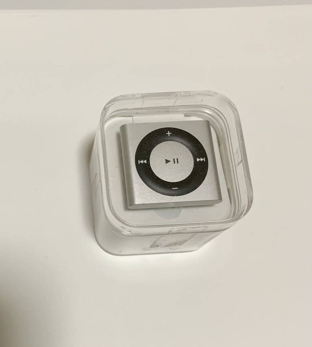 ジャンク Apple オレンジ iPod shuffle シルバー MD778J/A 2GBの画像1