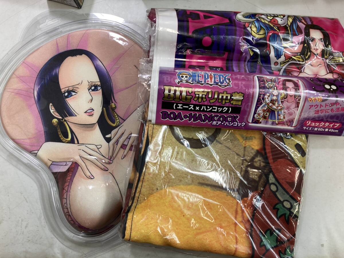 （4-94）ONE PIECE 雑貨まとめ売り　フィギュア　3Dポスター　一部ドラゴンボール等　ワンピース_画像2