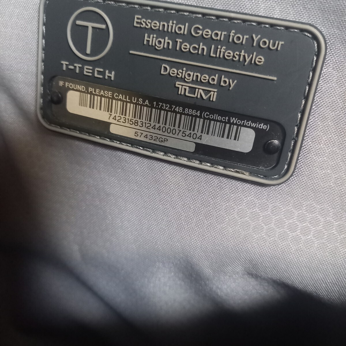 TUMI　トゥミ　T-TECH　メンズショルダーバック　ポケット多数
