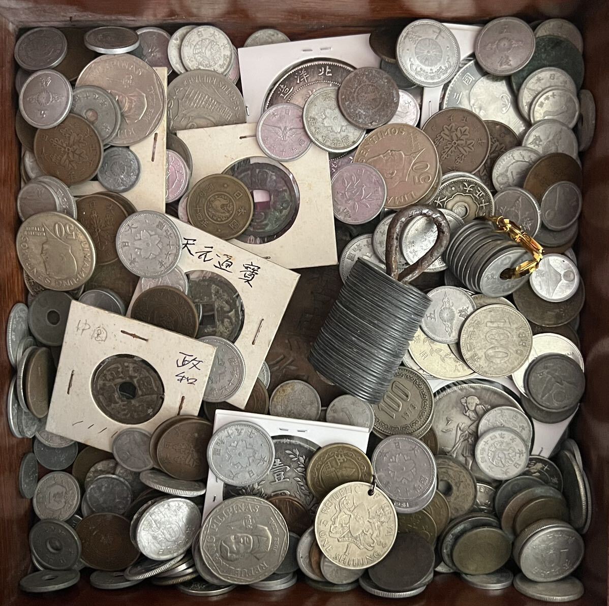大量 古銭 外国 コイン 日本 銀貨 まとめて 約1100gの画像1