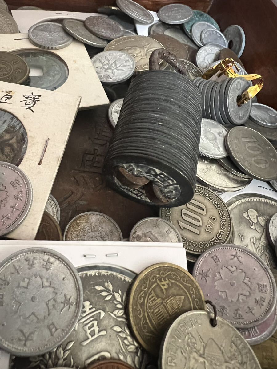 大量 古銭 外国 コイン 日本 銀貨 まとめて 約1100gの画像2
