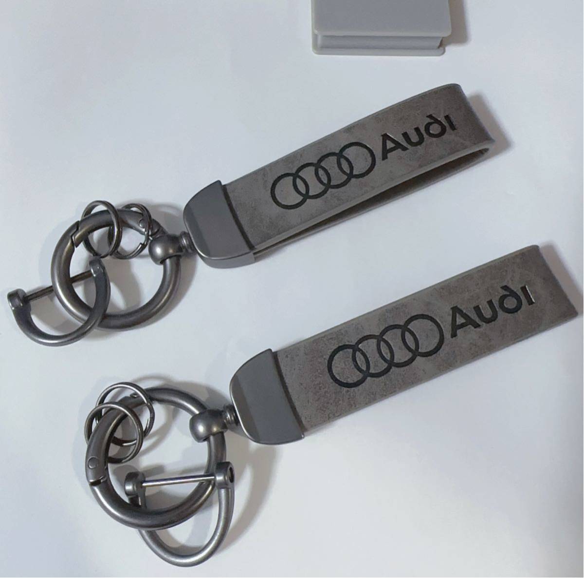 アウディ　Audi キーホルダー　2個セット　灰色_画像1