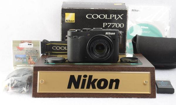 ■美品■ ニコン Nikon COOLPIX P7700 【元箱・おまけ付き】 #604-045-0416の画像1