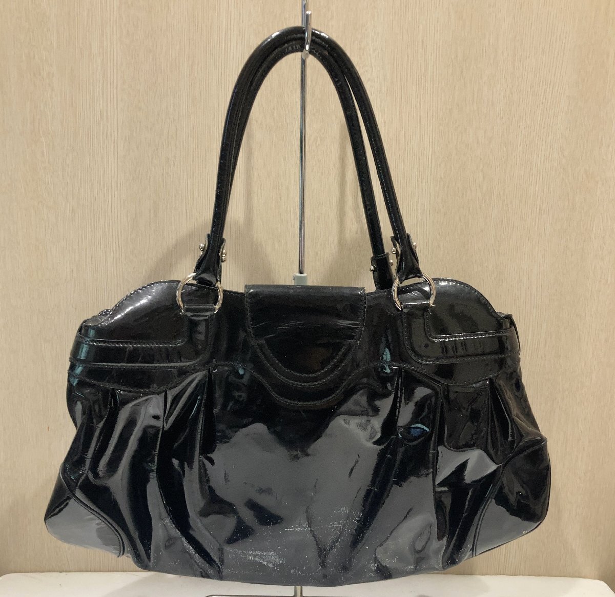 【76】1円～ 中古品 Salvatore Ferragamo サルヴァトーレ フェラガモ ハンドバッグ ブランド レディース ブラック 黒 エナメル 現状品の画像4