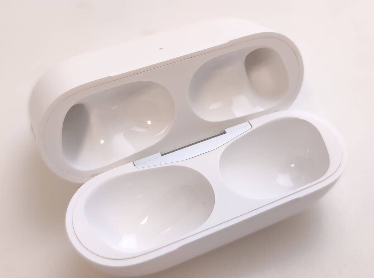 AirPods Pro 第2世代 MQD83J/A 中古美品 A2698 A2699 A2700の画像4