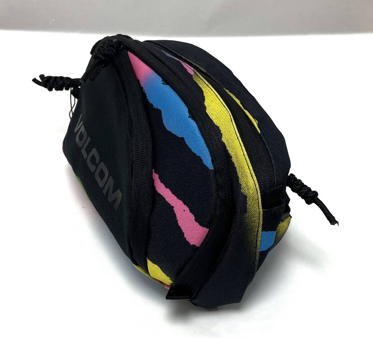 VOLCOM ボルコム VMXX00RMEW-BMC③ ウエストバッグ WaistedPack Black/Multi色 ウェストポーチ 小さい鞄 ヴォルコム 新品 即決 送料無料_画像2