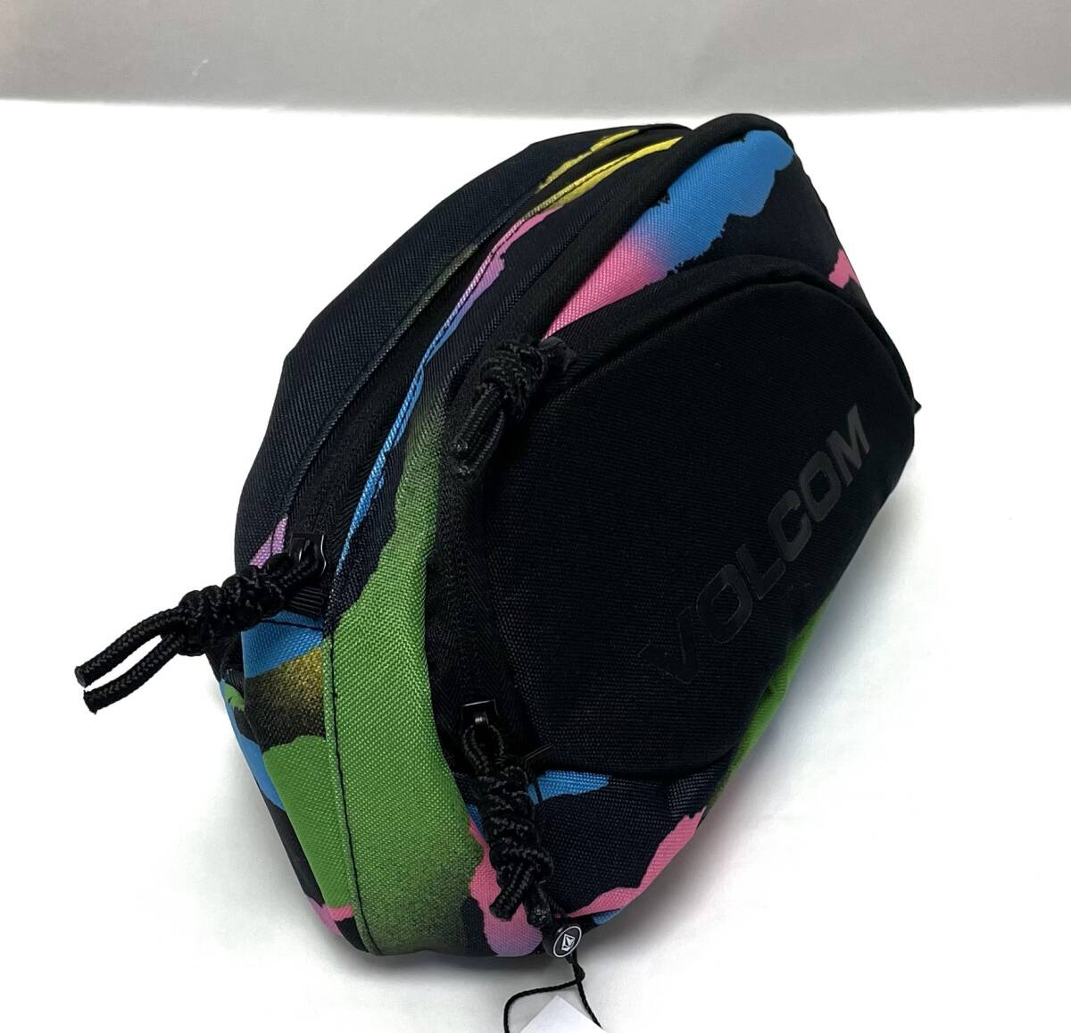 VOLCOM ボルコム VMXX00RMEW-BMC③ ウエストバッグ WaistedPack Black/Multi色 ウェストポーチ 小さい鞄 ヴォルコム 新品 即決 送料無料_画像4