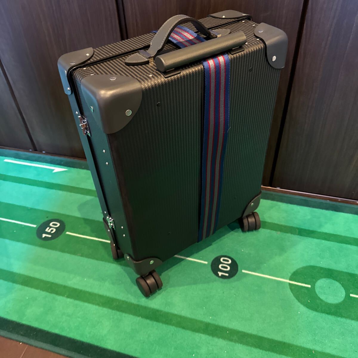 GLOBE-TROTTER suitcase 