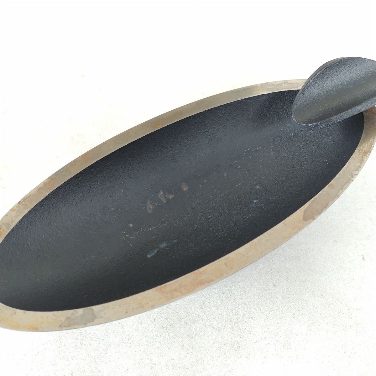 [*1 jpy start *]OH!VAL oval Ashtray south part iron vessel leaf volume for cigar tray ashtray interior objet d'art small articles go in magnet removal and re-installation type MA476