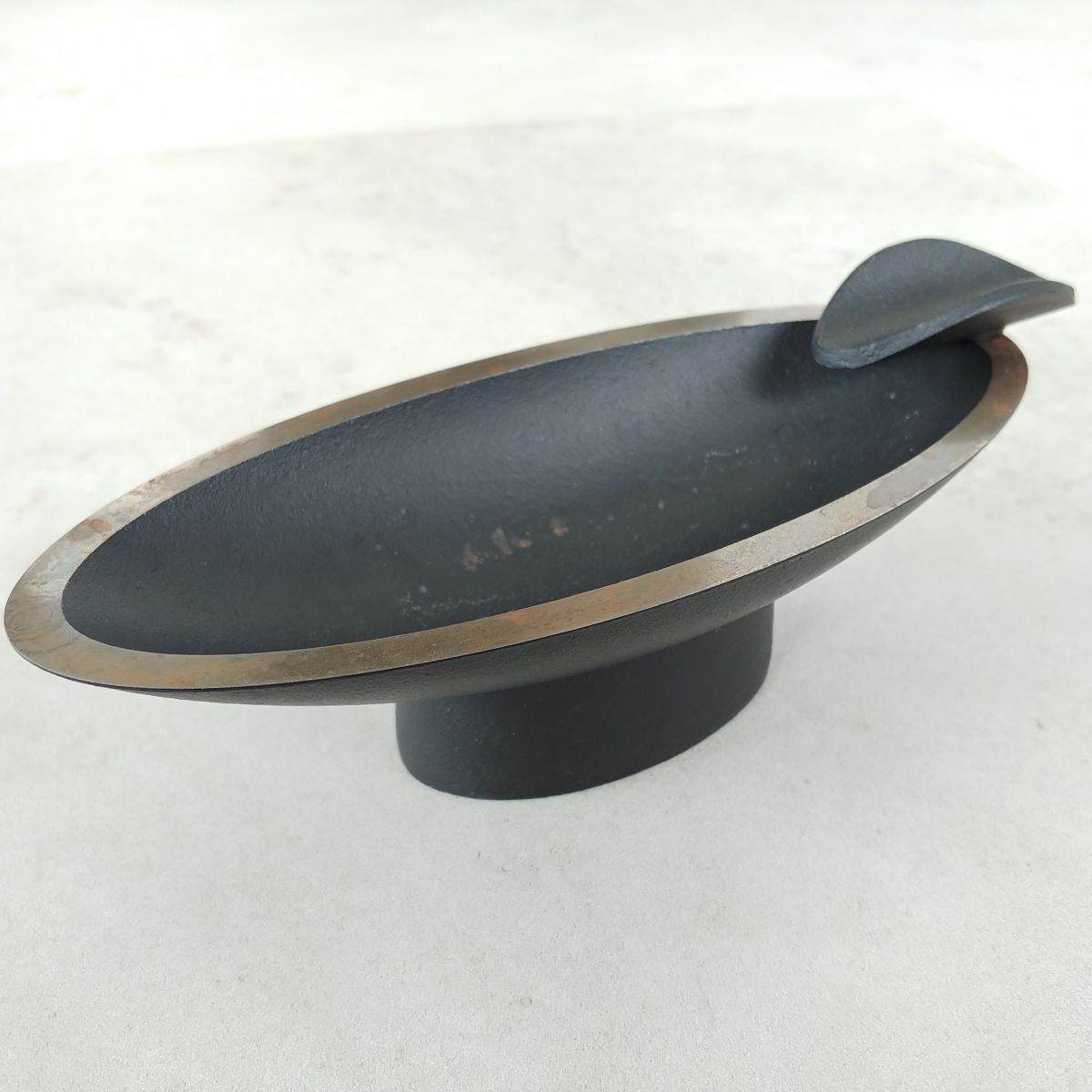 [*1 jpy start *]OH!VAL oval Ashtray south part iron vessel leaf volume for cigar tray ashtray interior objet d'art small articles go in magnet removal and re-installation type MA476