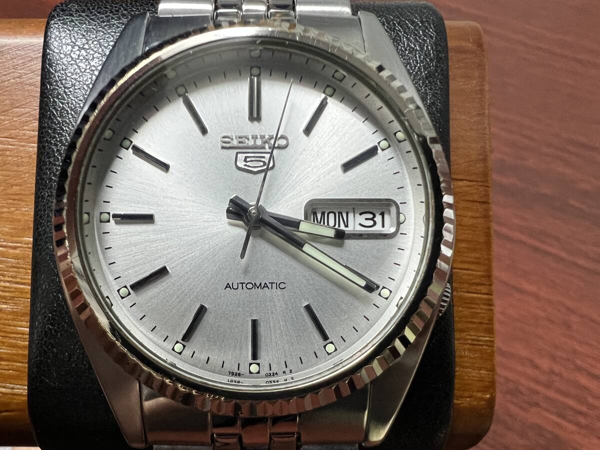 SEIKO セイコー セイコー5 7S26-3110 美品 シルバー文字盤 デイデイト 自動巻 メンズ 腕時計 純正ジュビリーブレス フルーテッドベゼル_画像1